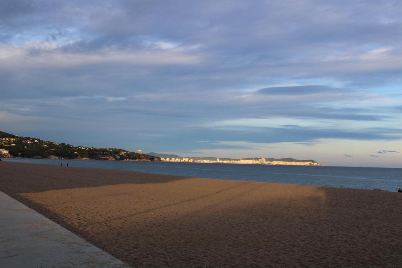 Estudio Primera Línea De Mar Con Piscina Y Párking Platja d'Aro Exterior foto